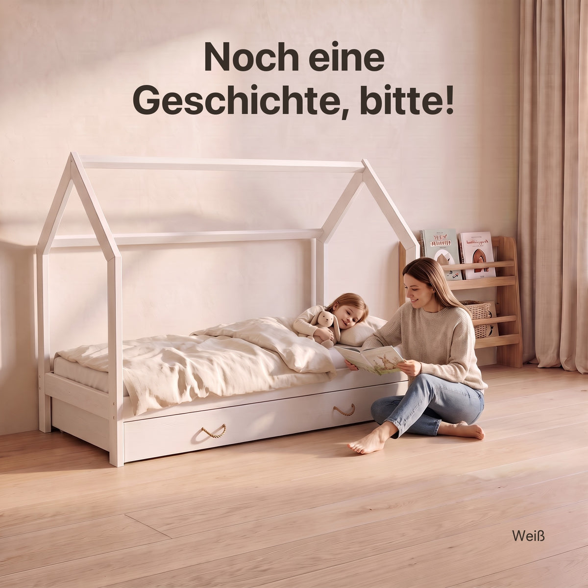 Hausbett mit Schublade: Mama liest dem Kind im Bett eine Geschichte vor