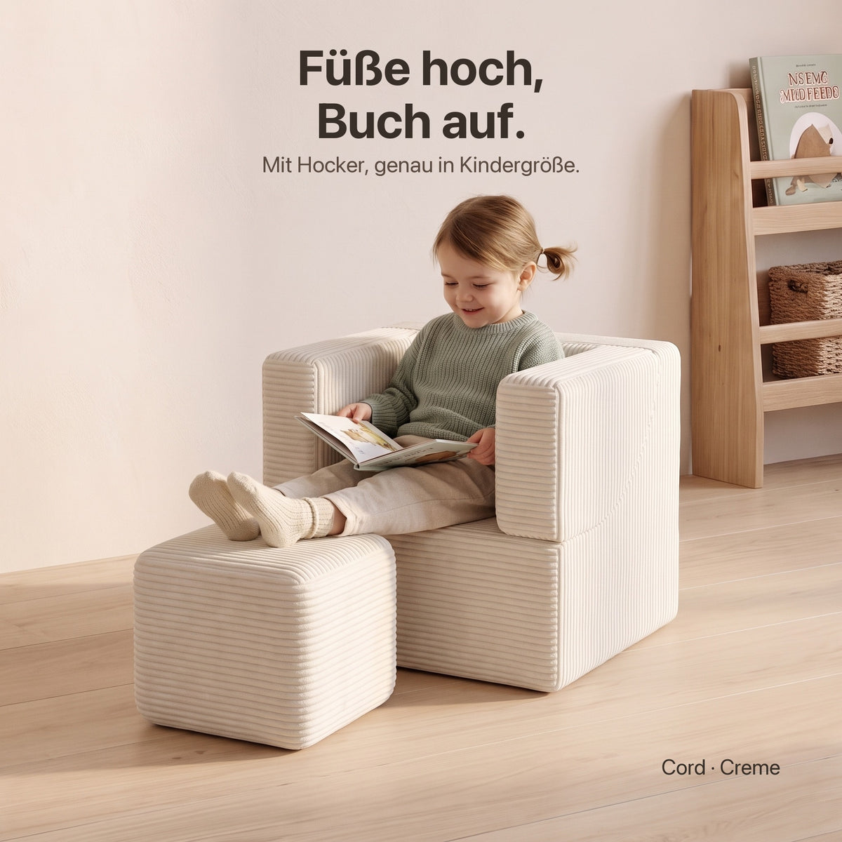 Wuselsessel 3-in-1: Füße hoch, Buch auf – Kind liest im Sessel, die Füße auf dem Hocker